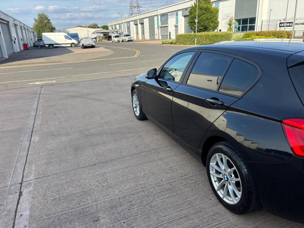 BMW 1 SERIES
