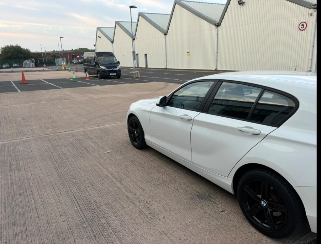View BMW 1 SERIES 2.0 116d Sport 5-door