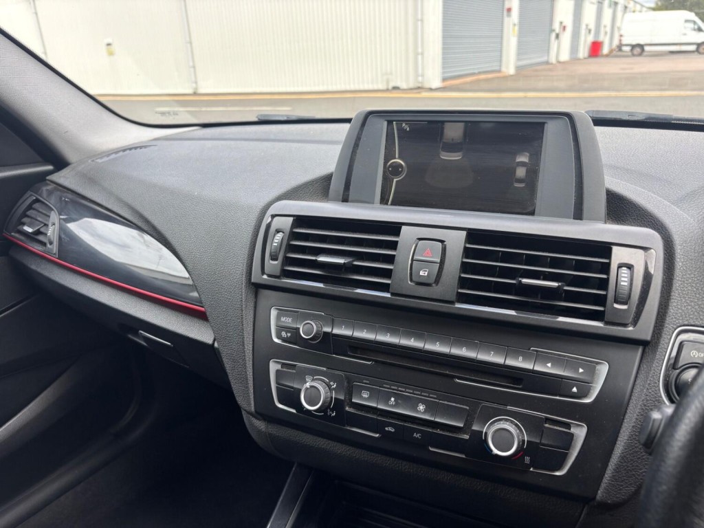 BMW 1 SERIES