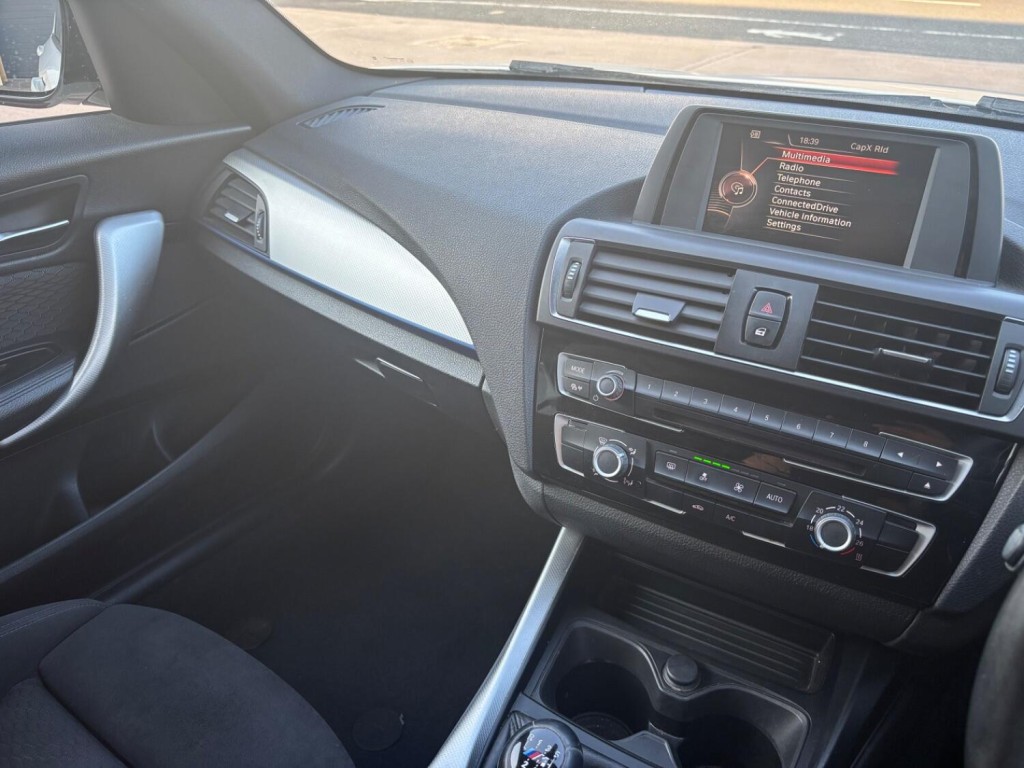 BMW 1 SERIES