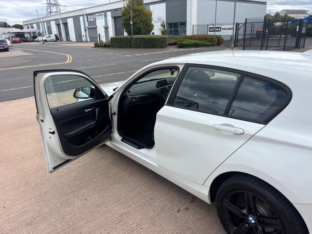 BMW 1 SERIES
