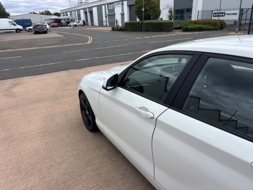 BMW 1 SERIES