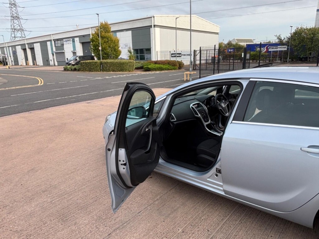 VAUXHALL ASTRA