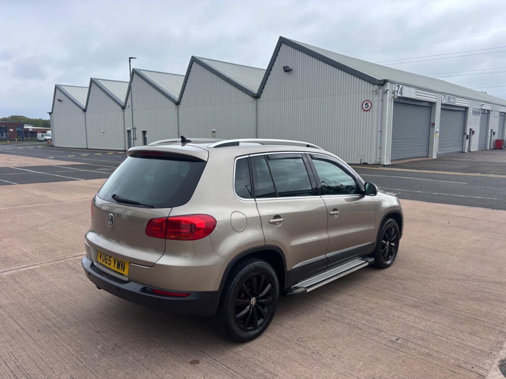 VOLKSWAGEN TIGUAN