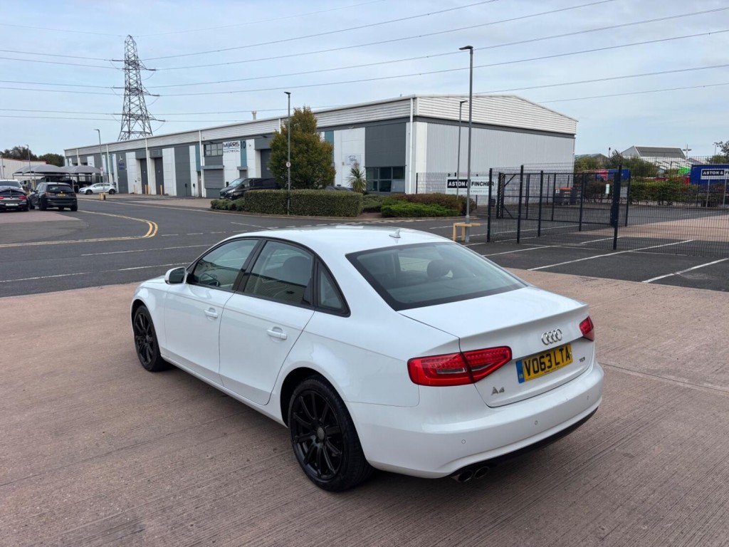 View AUDI A4 2.0 TDI SE Technik