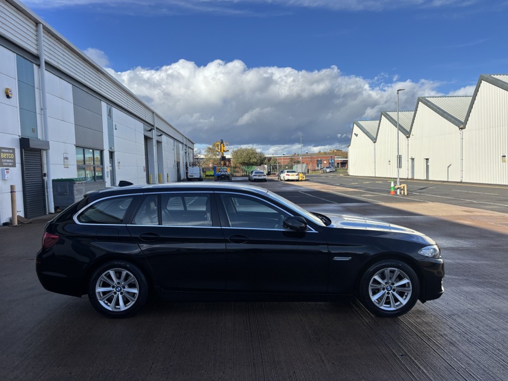 View BMW 5 SERIES 2.0 518d SE Touring