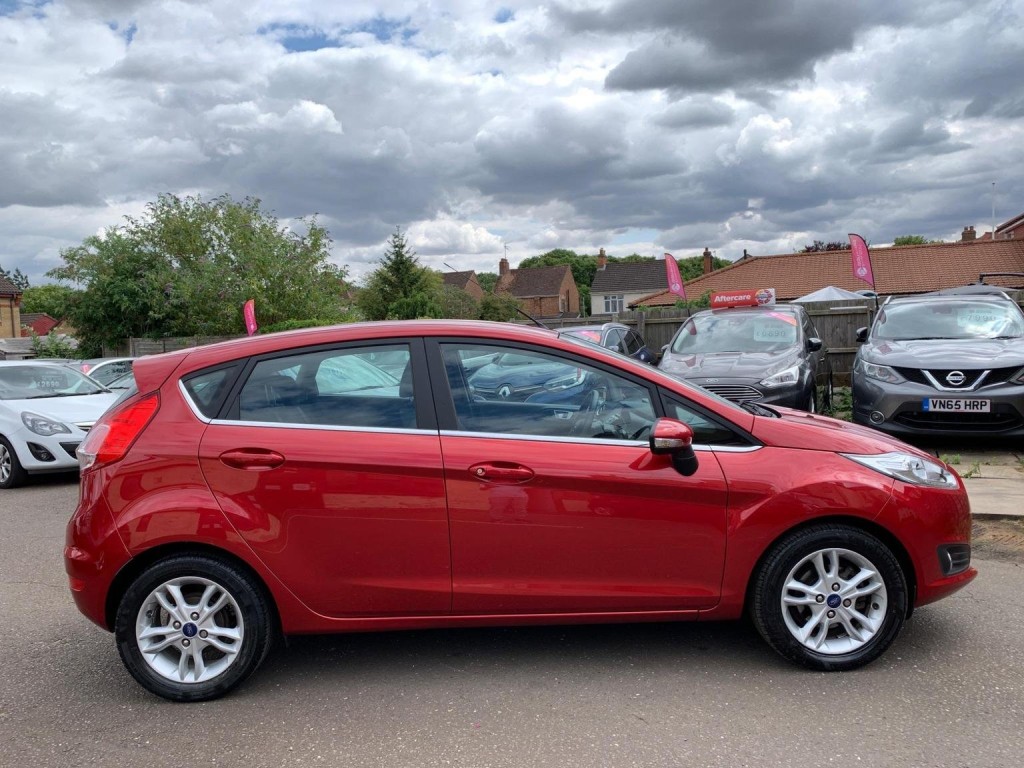 View FORD FIESTA 1.0T EcoBoost Zetec Euro 6 (s/s) 5dr