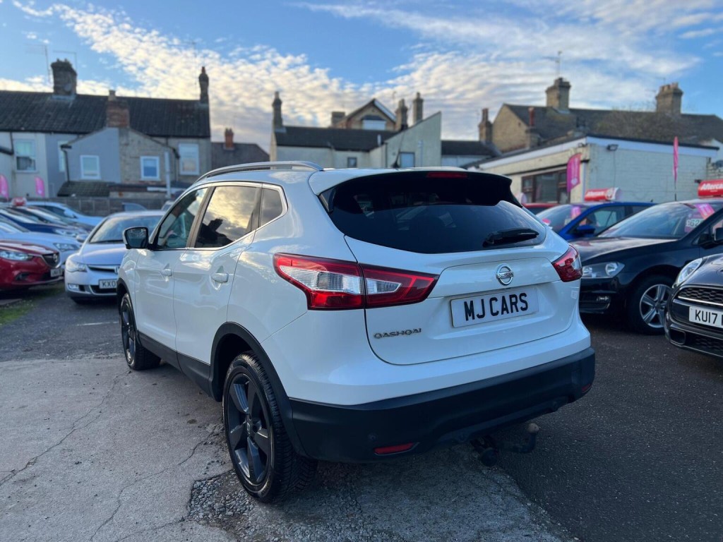 View NISSAN QASHQAI 1.5 dCi N-Connecta 2WD Euro 6 (s/s) 5dr