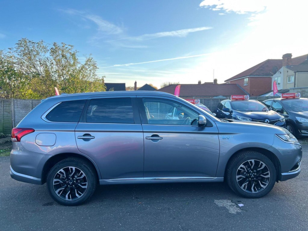 View MITSUBISHI OUTLANDER 2.0h 12kWh 4hs CVT 4WD Euro 6 (s/s) 5dr