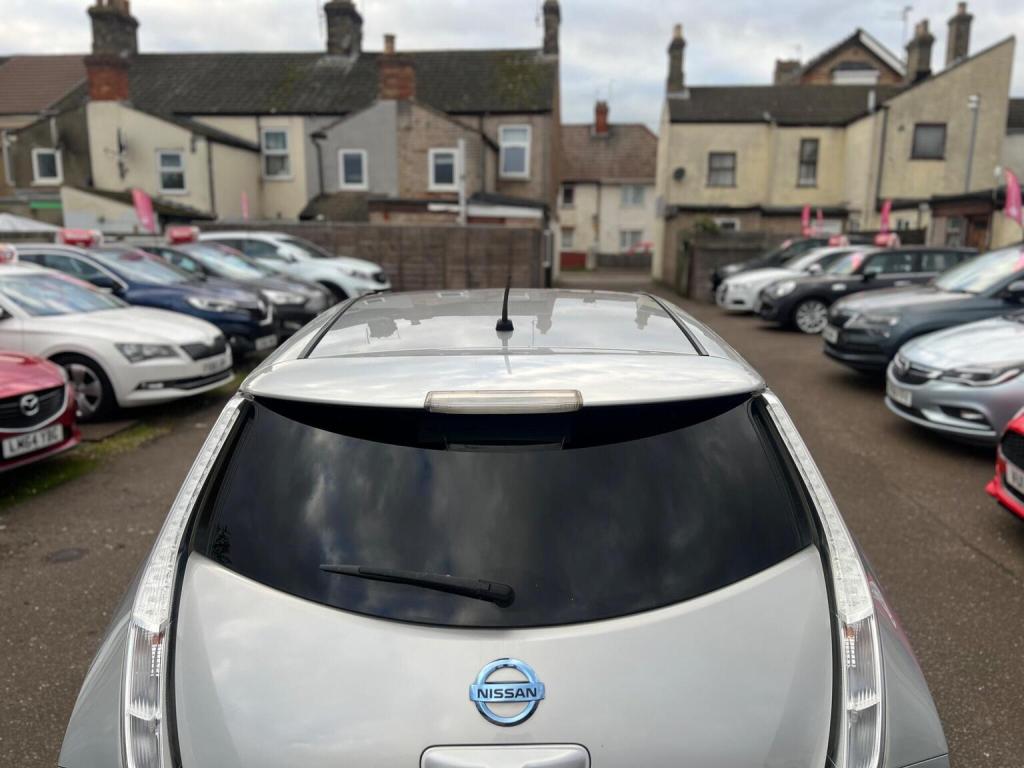 NISSAN LEAF