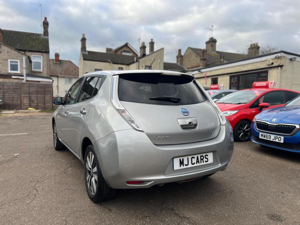 NISSAN LEAF
