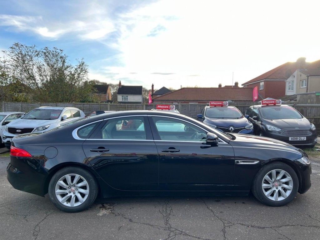 View JAGUAR XF 2.0d Prestige Auto Euro 6 (s/s) 4dr