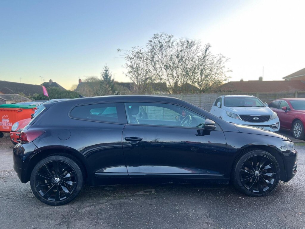 View VOLKSWAGEN SCIROCCO 2.0 TDI BlueMotion Tech GT Euro 5 (s/s) 3dr (Leather, Nav)