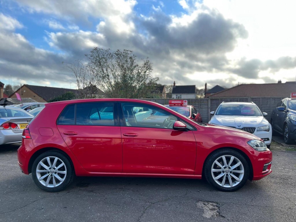 View VOLKSWAGEN GOLF 2.0 TDI GT DSG Euro 6 (s/s) 5dr