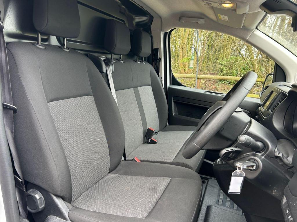 VAUXHALL VIVARO