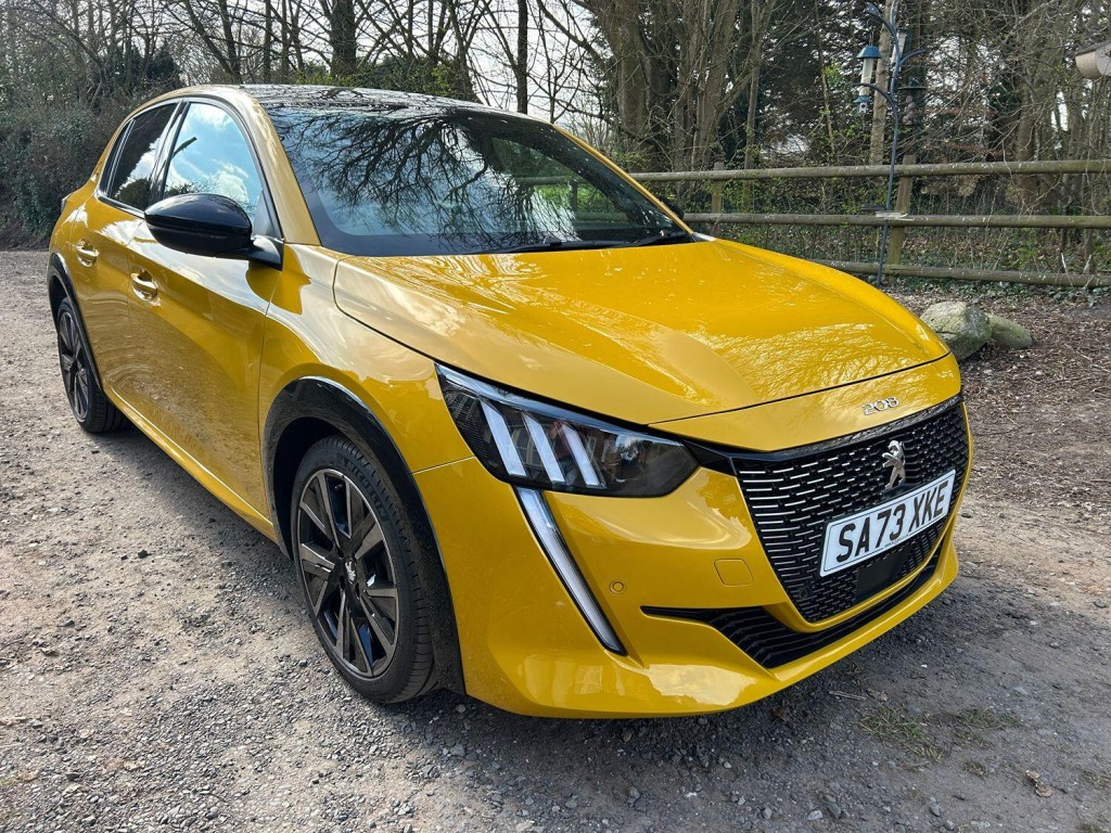 View PEUGEOT 208 1.5 BlueHDi GT