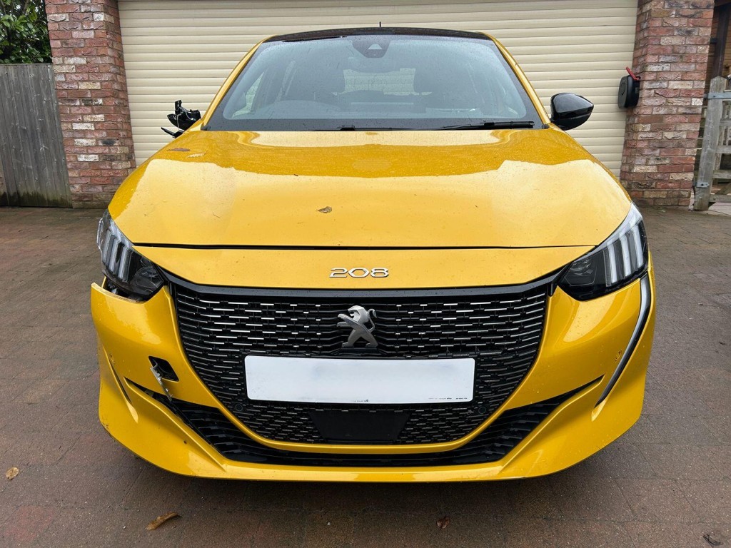 View PEUGEOT 208 1.5 BlueHDi GT