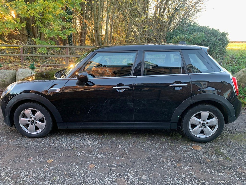 MINI HATCH