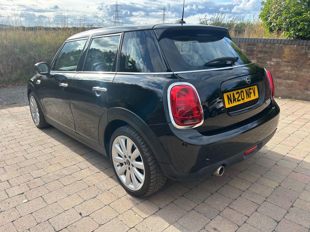 MINI HATCH