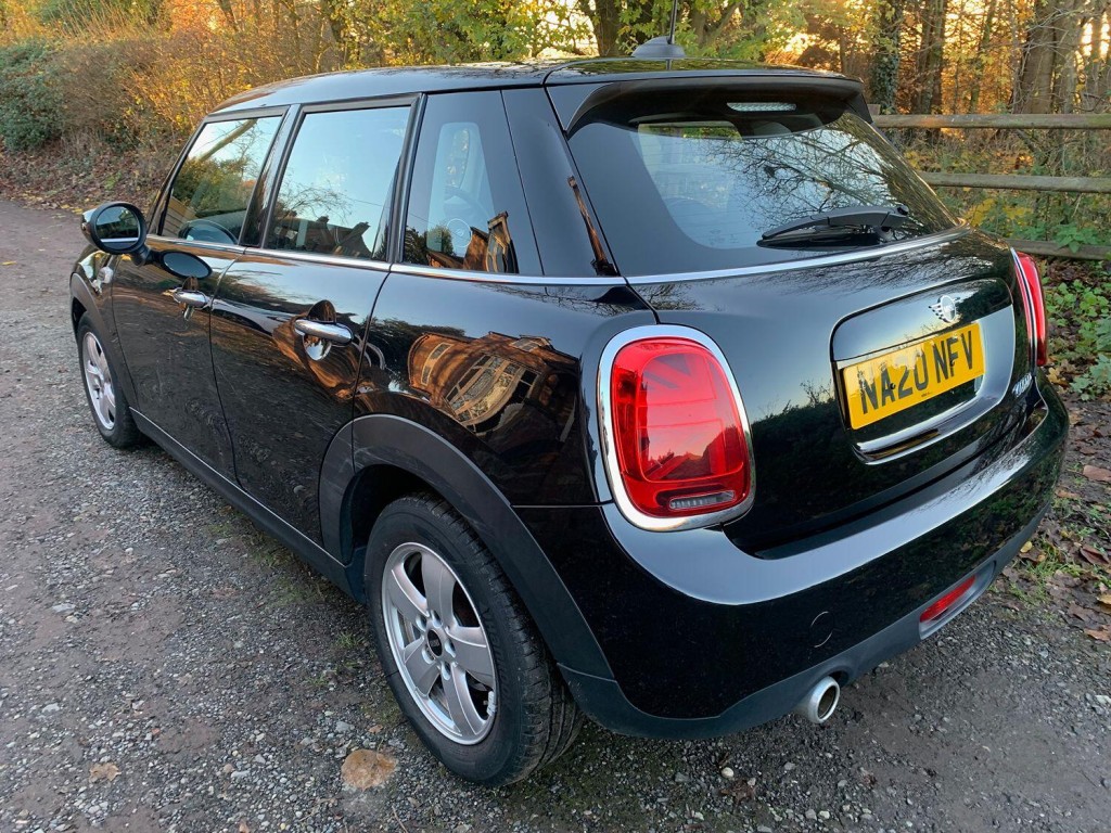 MINI HATCH