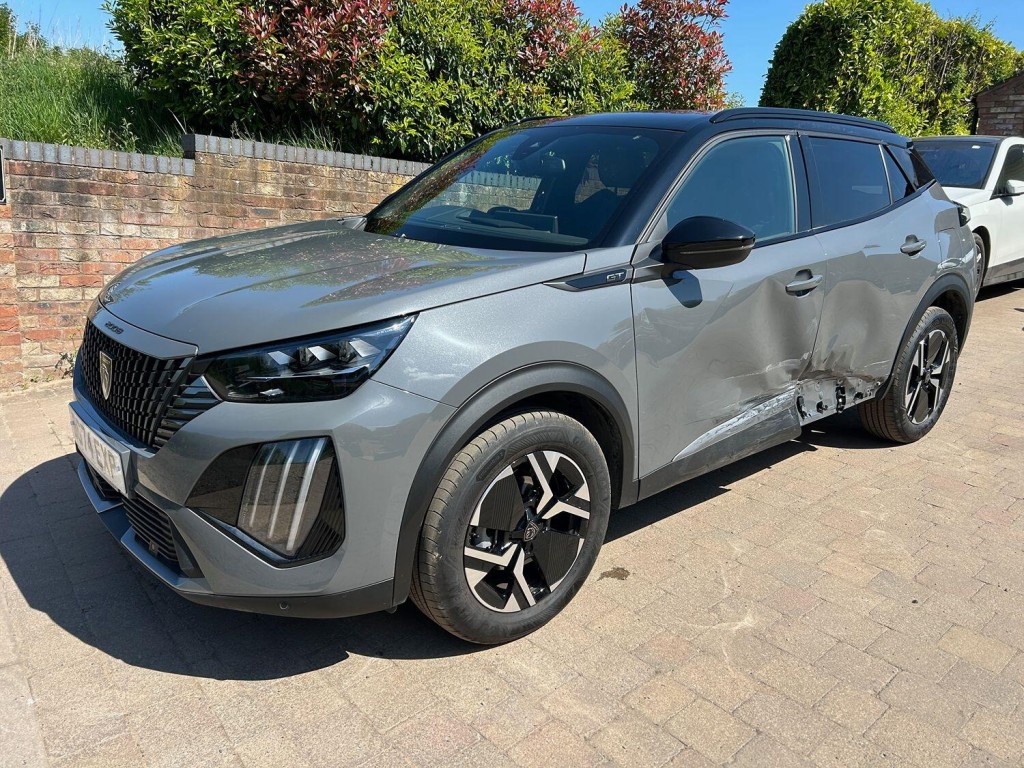 View PEUGEOT 2008 1.2 PureTech GT