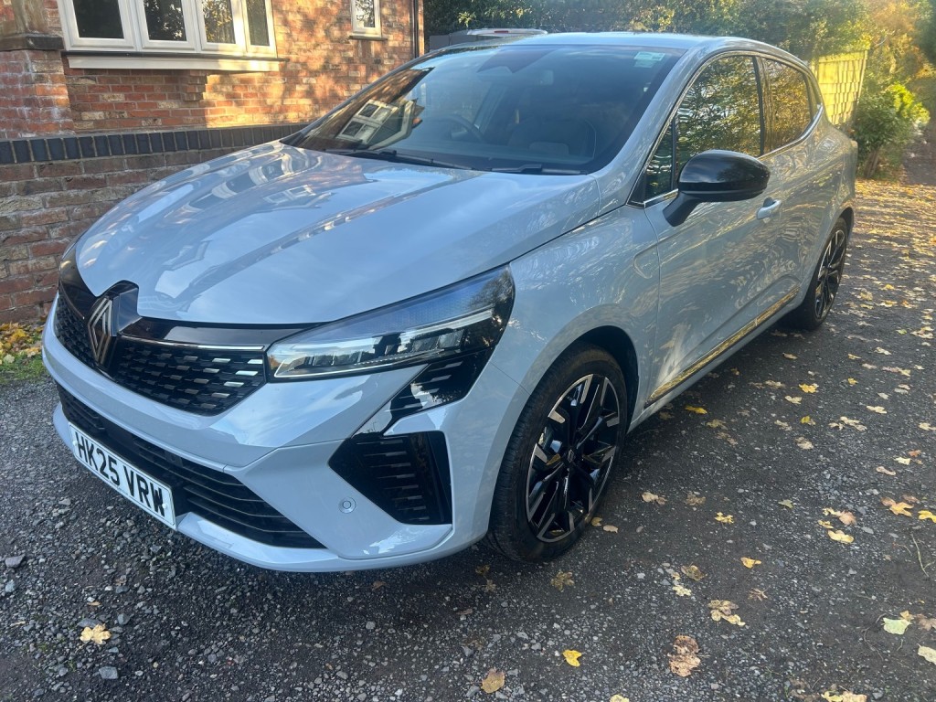 View RENAULT CLIO 1.6 techno E-Tech full hybrid 145 ^MY25]