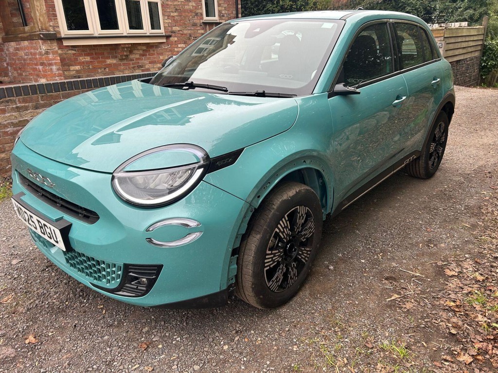 View FIAT 600 1.2T MHEV AUTO