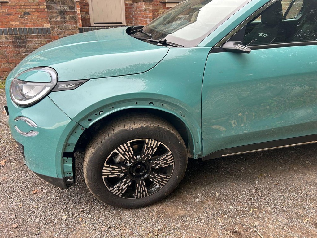 View FIAT 600 1.2T MHEV AUTO