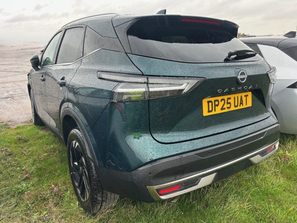 View NISSAN QASHQAI 1.3 DIG-T MHEV N-Connecta
