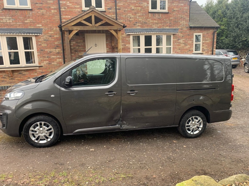 VAUXHALL VIVARO