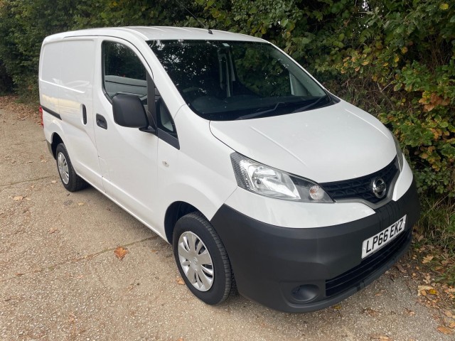 NISSAN NV200