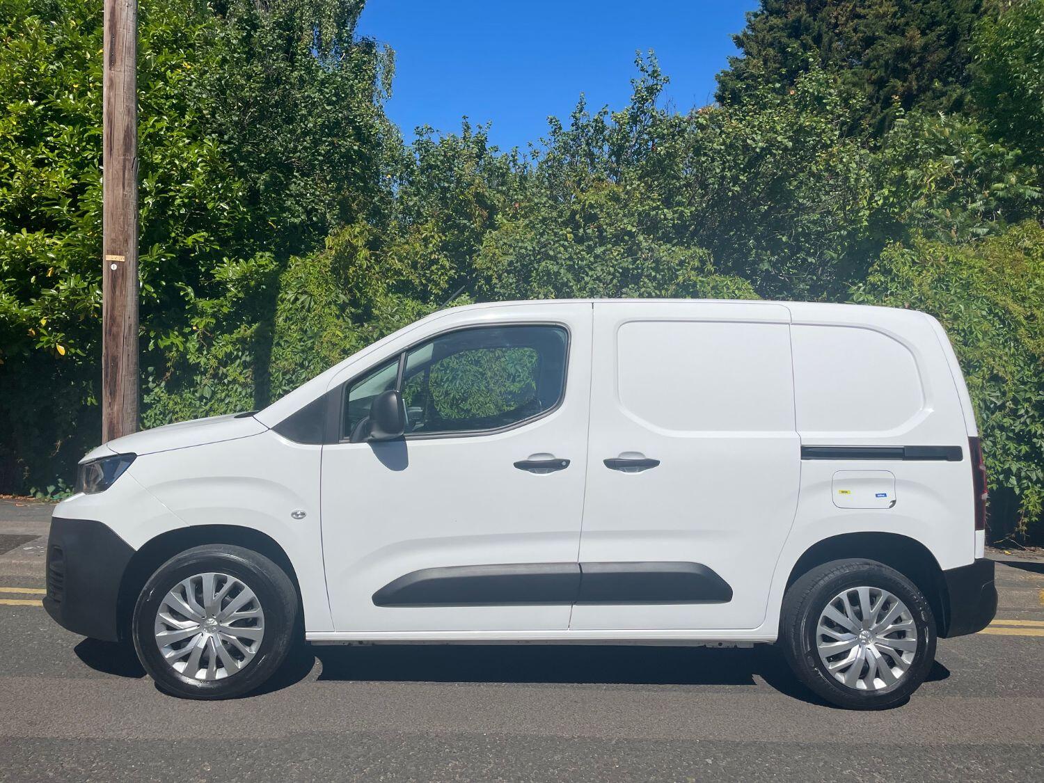 Used PEUGEOT PARTNER 2021 White for sale £13750 +VAT in Neasden