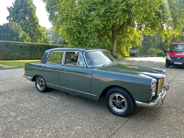 VANDEN PLAS PRINCESS 4-Litre R Auto (1966/D)