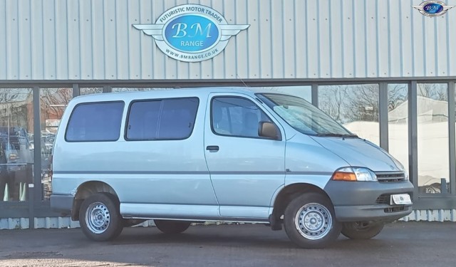 TOYOTA HIACE 2.4