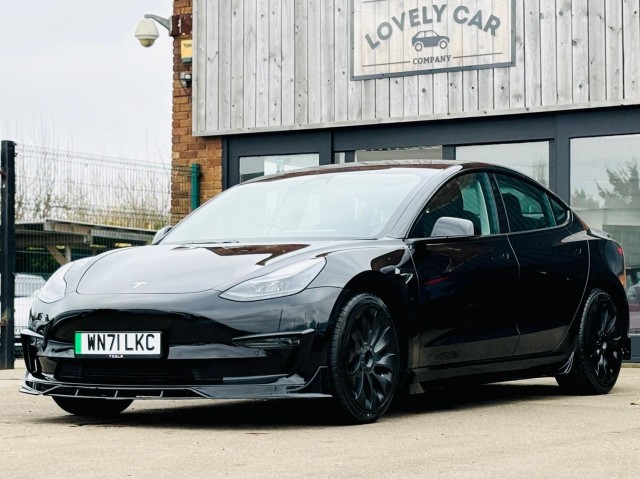 TESLA MODEL 3