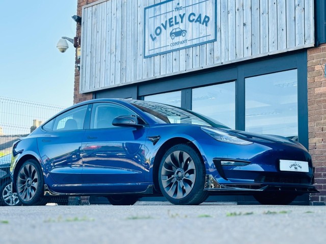 TESLA MODEL 3