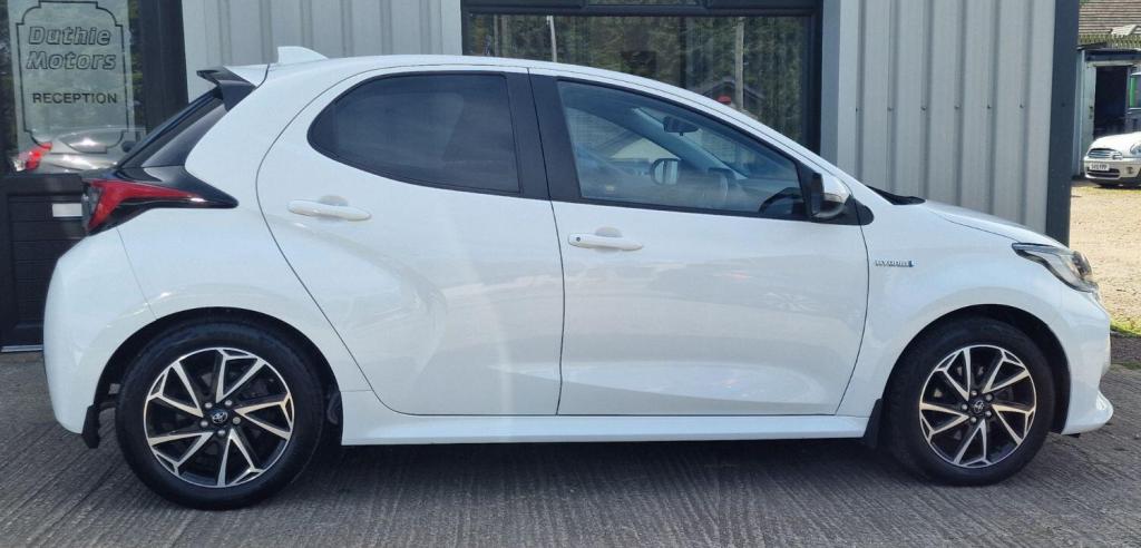 View TOYOTA YARIS 1.5 VVT-h Design Hybrid CVT