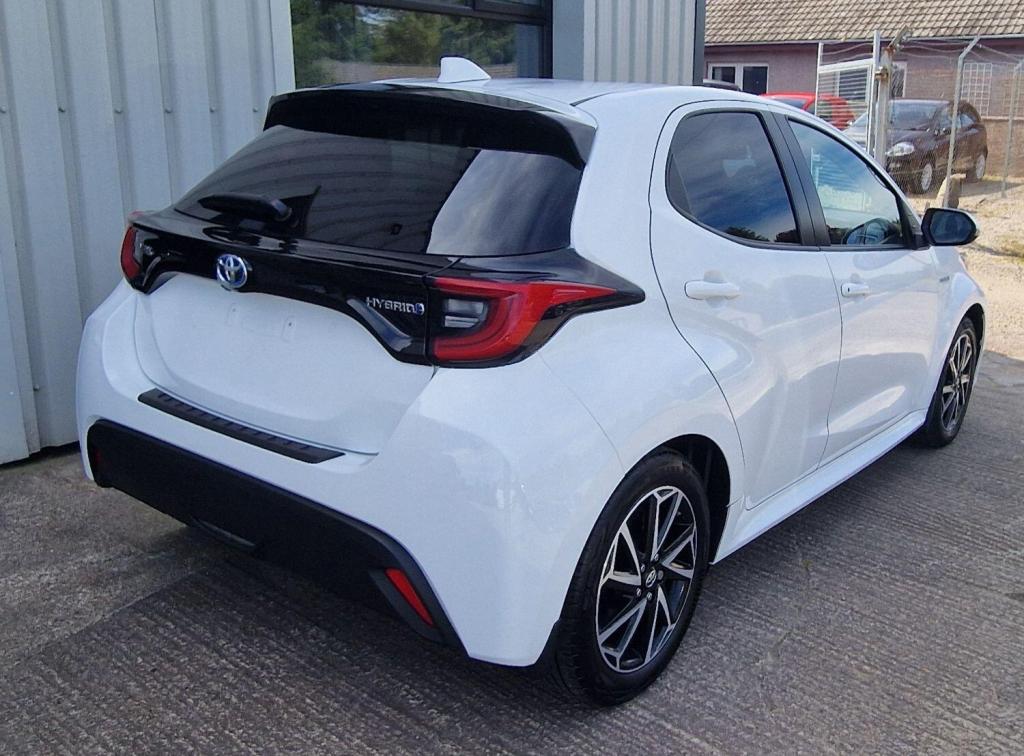 View TOYOTA YARIS 1.5 VVT-h Design Hybrid CVT