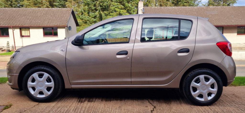 View DACIA SANDERO 1.2 Ambiance 1.2 16V 75