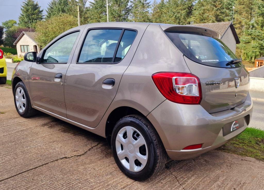 View DACIA SANDERO 1.2 Ambiance 1.2 16V 75