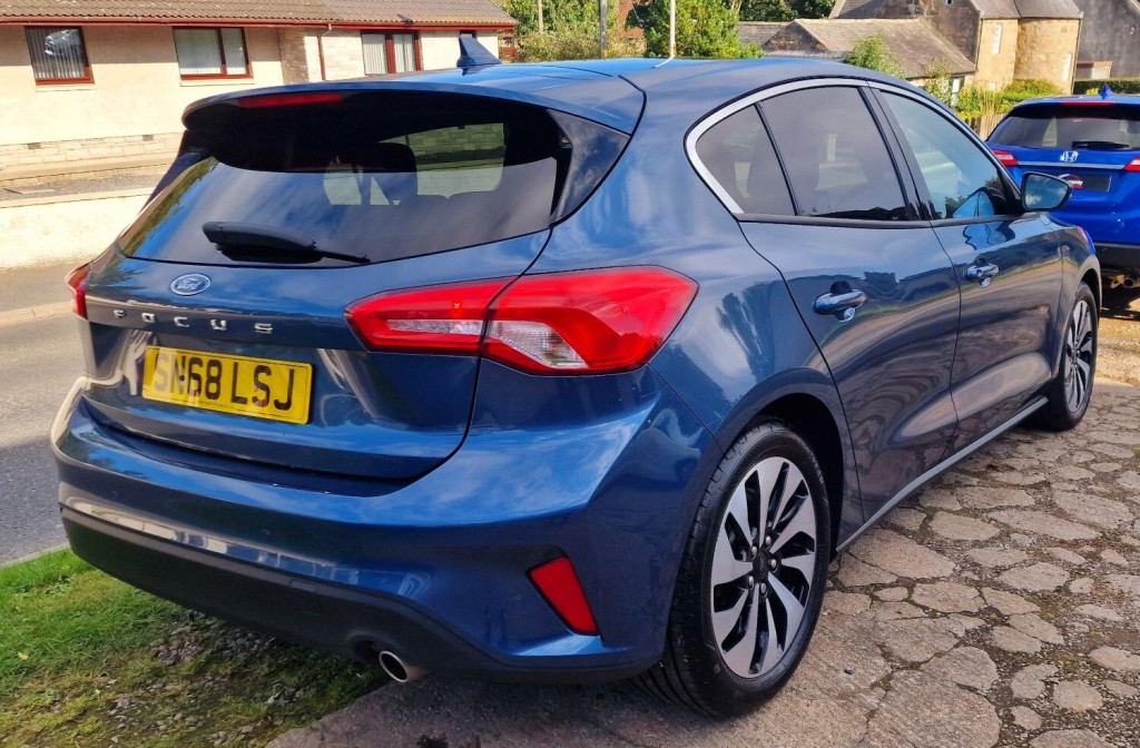 View FORD FOCUS 1.0 T EcoBoost 125 Zetec Nav - LOW MILES