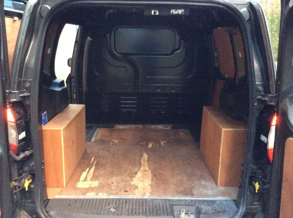 FORD TRANSIT COURIER