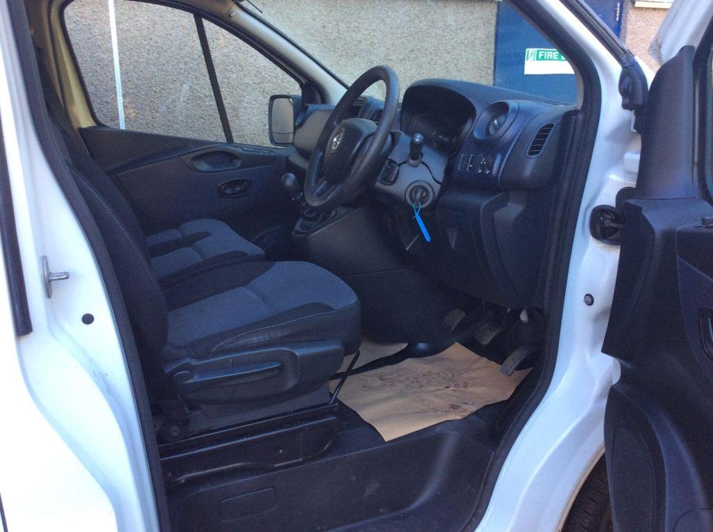 VAUXHALL VIVARO