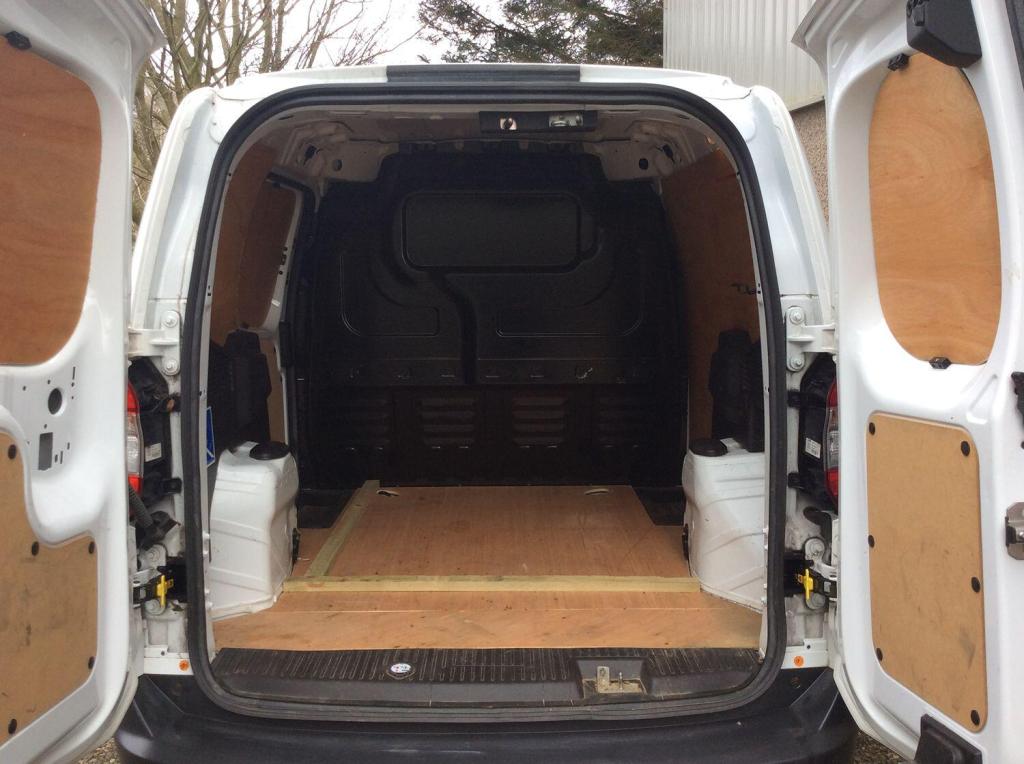 FORD TRANSIT COURIER