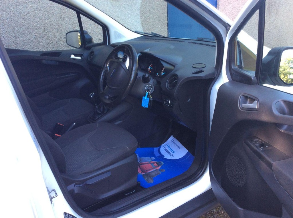 FORD TRANSIT COURIER