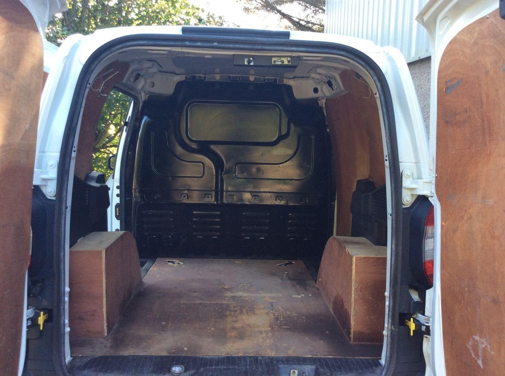 FORD TRANSIT COURIER