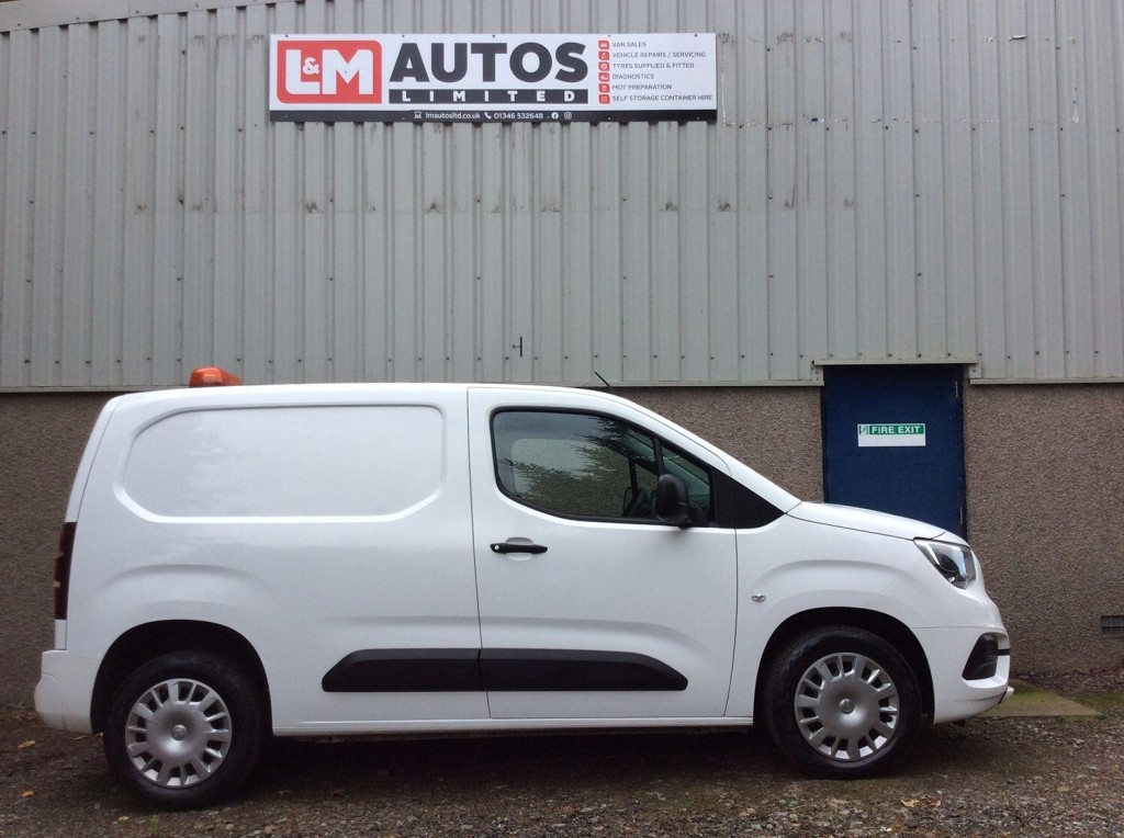 View VAUXHALL COMBO 1.6 Turbo D 2300 Sportive