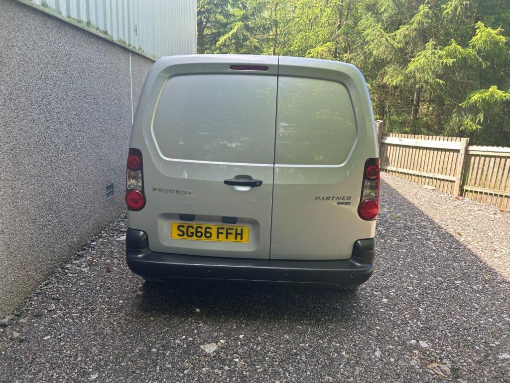 PEUGEOT PARTNER