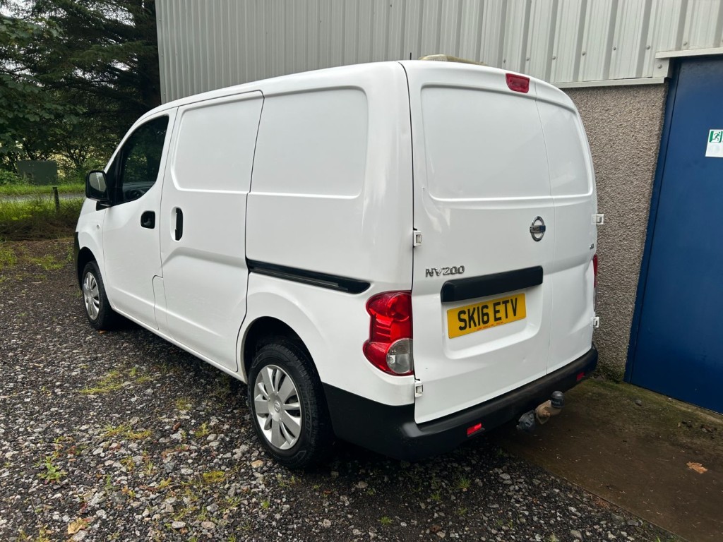 NISSAN NV200