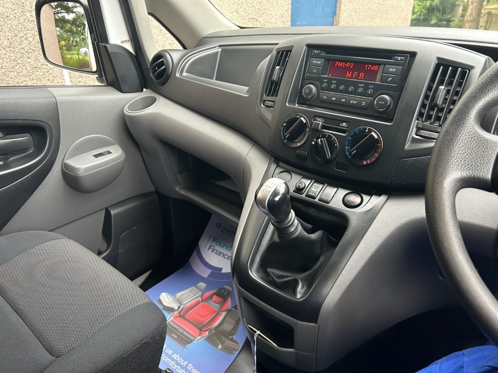 NISSAN NV200